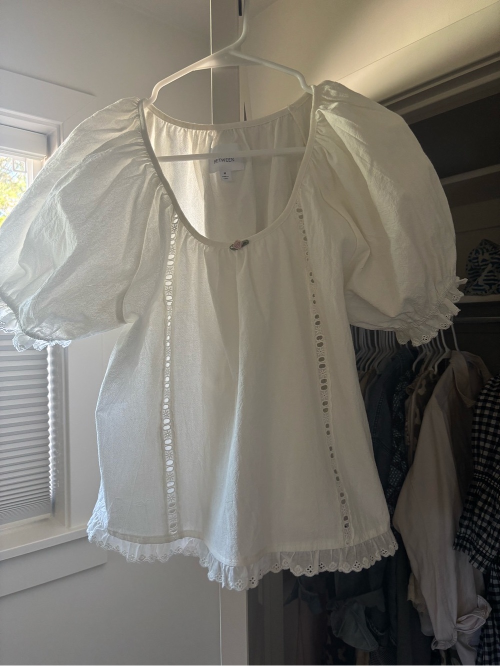 Things between Ruffle Lace rosebud top